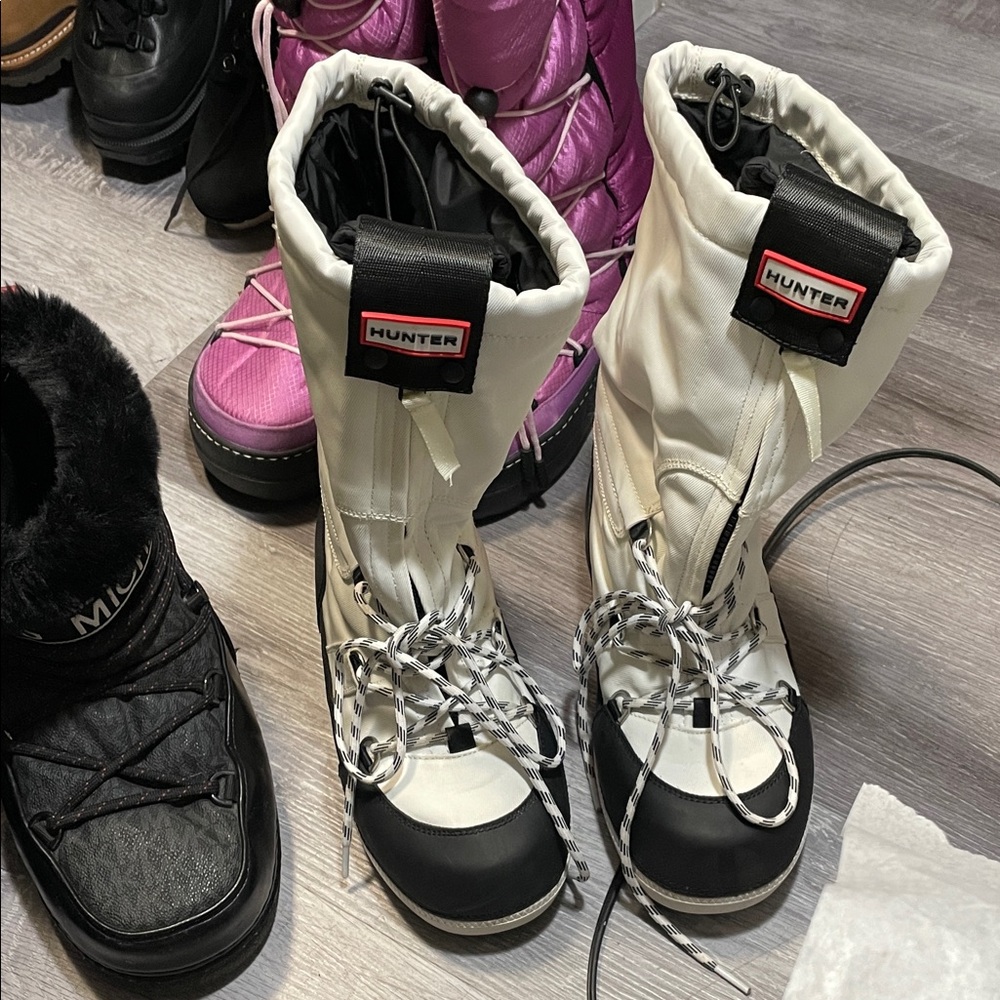 Hunter Women's Black and White Winter Boots